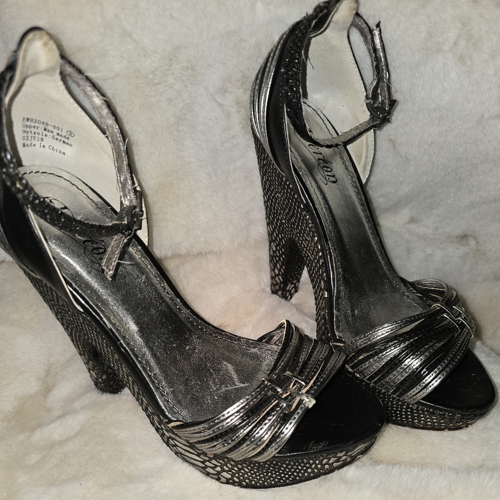 House of Dereon Heels
